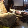 Cảnh sát trưng bày số cocain thu giữ tại San Jose, Costa Rica. (Ảnh: AFP/TTXVN)