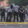 Lực lượng chức năng điều tra tại hiện trường vụ nổ súng ở thủ đô Washington, DC, Mỹ. (Ảnh: Wusa9/TTXVN)