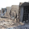 Nhiều ngôi nhà và cửa hàng bị đốt phá trong một vụ tấn công do các phần tử vũ trang tiến hành tại Auno, Nigeria. (Ảnh: AFP/TTXVN)