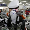 Robot tham gia vào quy trình kiểm tra chất lượng sản phẩm. (Nguồn: Reuters)