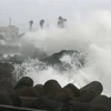 Sóng lớn đổ vào bờ biển thành phố Nagasaki, miền Tây Nam Nhật Bản do ảnh hưởng của bão Maysak ngày 2/9. (Ảnh: Kyodo/TTXVN)