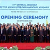 Chủ tịch Quốc hội Nguyễn Thị Kim Ngân, Thủ tướng Nguyễn Xuân Phúc và các lãnh đạo chụp ảnh với các đại biểu Quốc tế dự AIPA 41. (Ảnh: TTXVN)