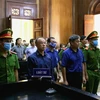 Các bị cáo Nguyễn Thành Tài, Trương Văn Út, Đào Anh Kiệt (từ trái qua) tại phiên tòa ngày 17/9. (Ảnh: Thành Chung/TTXVN)