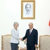 Thủ tướng Nguyễn Xuân Phúc tiếp Bộ trưởng Ngoại giao Hàn Quốc Kang Kyung Wha. (Ảnh: Thống Nhất/TTXVN)