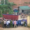 Hiện trường ba học sinh tử vong vì sập cổng trường ở Lào Cai. (Ảnh: TTXVN)