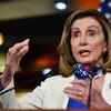 Chủ tịch Hạ viện Mỹ Nancy Pelosi phát biểu tại cuộc họp báo ở Washington, DC. (Ảnh: AFP/TTXVN)