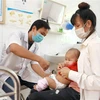 Tiêm vắcxin 5 trong 1 cho trẻ tại Trạm y tế xã Sơn Lôi, huyện Bình Xuyên, Vĩnh Phúc.