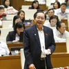 Bộ trưởng Nội vụ Lê Vĩnh Tân trả lời chất vấn của các đại biểu Quốc hội. (Ảnh: Doãn Tấn/TTXVN)