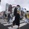 Người dân đeo khẩu trang phòng lây nhiễm COVID-19 tại Tokyo, Nhật Bản. (Ảnh: AFP/TTXVN)