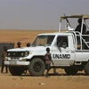 Các binh sỹ thuộc UNAMID tuần tra tại khu vực Bắc Darfur, Sudan. (Ảnh: AFP/TTXVN)