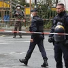 Cảnh sát Pháp phong tỏa hiện trường một vụ tấn công bằng dao ở thủ đô Paris. (Ảnh: AFP/TTXVN)