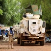Xe chở binh sỹ thuộc Phái bộ gìn giữ hòa bình của LHQ tại Mali tuần tra ở thành phố Gao. (Ảnh: AFP/TTXVN)