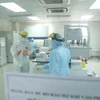 Bên trong khu xét nghiệm COVID-19 tại CDC Hà Nội. (Ảnh: Minh Quyết/TTXVN)