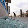 Mảnh vỡ kính sau vụ tấn công bằng rocket tại Arbil, khu tự trị người Kurd của Iraq, ngày 16/2. (Ảnh: AFP/TTXVN)