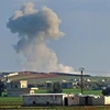 Khói bốc lên sau một cuộc không kích tại tỉnh Idlib, Syria. (Ảnh: AFP/TTXVN)