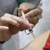 Tiêm vắcxin đợt đầu cho 900 nhân viên Bệnh viện Bệnh Nhiệt đới TP.HCM
