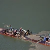 Tàu hút cát với sức chứa khoảng 50-60m3 khai thác cát trên lòng hồ thủy điện Buôn Tua Srah. (Ảnh: Minh Hưng/TTXVN)