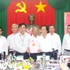 Ủy ban Bầu cử tỉnh và Ban thường trực Ủy ban Mặt trận Tổ quốc Việt Nam tỉnh ký kết biên bản bàn giao hồ sơ những người ứng cử đại biểu Quốc hội khóa XV và đại biểu Hội đồng Nhân dân tỉnh khóa X, nhiệm kỳ 2021-2026. (Nguồn: Báo Đồng Nai)