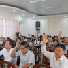Biểu quyết danh sách người ứng cử đại biểu Hội đồng Nhân dân tỉnh Khánh Hòa nhiệm kỳ 2021-2026. (Ảnh: Tiên Minh/TTXVN)