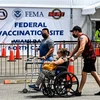 Một điểm tiêm chủng vaccine ngừa COVID-19 tại Miami, bang Florida, Mỹ. (Ảnh: AFP/TTXVN)