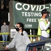 Một điểm xét nghiệm COVID-19 tại Los Angeles, California, Mỹ. (Ảnh: AFP/TTXVN)