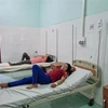 Bệnh nhân bị ngộ độc thức ăn đang được theo dõi và điều trị tại Bệnh viện đa khoa tỉnh Đắk Nông. (Ảnh: Ngọc Minh/TTXVN)