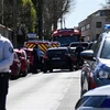 Cảnh sát được triển khai tới hiện trường vụ tấn công bằng dao tại đồn cảnh sát ở Rambouillet, Tây Nam nước Pháp. (Ảnh: AFP/TTXVN)