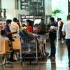 Hành khách tại sân bay quốc tế Changi, Singapore. (Ảnh: AFP/TTXVN)