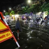 Sau cơn mưa lớn đường Phạm Ngọc Thạch như trở thành biển nước. (Ảnh: Thành Đạt/TTXVN)