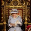 Nữ hoàng Anh Elizabeth II phát biểu trước Quốc hội về các vấn đề ưu tiên trong chương trình nghị sự của Chính phủ trong năm tới, tại London. (Ảnh: AFP/TTXVN)