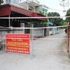 Khoanh vùng, xử lý dịch tại nơi ở của ca mắc tại phường Việt Hòa, thành phố Hải Dương. (Ảnh: Mạnh Tú/TTXVN)