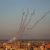 Rocket được phóng từ Dải Gaza về phía lãnh thổ Israel ngày 15/5. (Ảnh: THX/TTXVN)