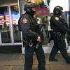 Cảnh sát tuần tra sau một vụ xả súng tại Quảng trường Thời đại ở New York, Mỹ. (Ảnh: AFP/TTXVN)