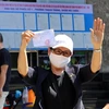 Niềm phấn khởi của một cử tri bị cách ly trong chung cư F.Home, Đà Nẵng, sau khi hoàn thành quyền bầu cử. (Ảnh: Trần Lê Lâm/TTXVN)
