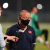 Huấn luyện viên Park Hang-seo trả lời phỏng vấn báo chí. (Ảnh: Hoàng Linh/TTXVN)