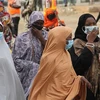 Người dân đeo khẩu trang phòng lây nhiễm COVID-19 tại Maiduguri, Nigeria. (Ảnh: AFP/TTXVN)