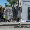 Thi thể một tù nhân sau vụ bạo loạn tại nhà tù ở Croix-des-Bouquets, ngoại ô thủ đô Port-au-Prince. (Ảnh: AFP/TTXVN)