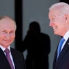 Tổng thống Mỹ Joe Biden (phải) và Tổng thống Nga Vladimir Putin tại hội nghị thượng đỉnh ở Geneva, Thụy Sĩ. (Ảnh: AFP/TTXVN)