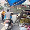 Lực lượng chức năng phong tỏa khu vực chợ ở phường An Bình, thành phố Biên Hòa. (Nguồn: Báo Đồng Nai)