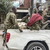 Lực lượng dân quân khu vực Amhara của Ethiopia tham gia chiến đấu cùng lực lượng liên bang chống lại các lực lượng gây bất ổn tại vùng Tigray ngày 8/11/2020. (Ảnh: AFP/TTXVN)