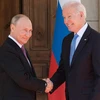 Tổng thống Nga Vladimir Putin (trái) và Tổng thống Mỹ Joe Biden tại cuộc gặp ở Geneva, Thụy Sĩ. (Ảnh: AFP/TTXVN)