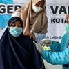 Một điểm tiêm chủng vaccine ngừa COVID-19 tại Banda Aceh, Indonesia. (Ảnh: AFP/TTXVN)