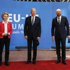 Chủ tịch Hội đồng châu Âu Charles Michel (phải), Chủ tịch Ủy ban châu Âu Ursula von der Leyen (trái) và Tổng thống Mỹ Joe Biden tại hội nghị thượng đỉnh EU-Mỹ ở Brussels, Bỉ, ngày 15/6. (Ảnh: THX/TTXVN)