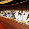 Đại biểu Quốc hội biểu quyết thông qua các nghị quyết về việc thành lập Đoàn giám sát chuyên đề của Quốc hội năm 2022. (Ảnh: Phạm Kiên/TTXVN)