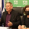 Bộ trưởng Y tế Israel Nitzan Horowitz (trái) và Bộ trưởng Bảo vệ Môi trường Tamar Zandberg. (Nguồn: haaretz.com)