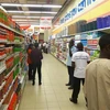 Người dân mua sắm tại một siêu thị Shoprite ở Kano, Nigeria. (Ảnh: AFP/TTXVN)