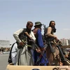Các tay súng Taliban trên đường phố Kabul, Afghanistan. (Ảnh: THX/TTXVN)