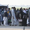 Người dân tới sân bay ở Melsbroek, Bỉ, sau khi được sơn tán khỏi Afghanistan ngày 24/8. (Ảnh: AFP/TTXVN)