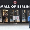 Cảnh vắng vẻ tại một trung tâm mua sắm do ảnh hưởng của dịch COVID-19 tại Berlin, Đức. (Ảnh: AFP/TTXVN)
