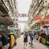 Một phố mua sắm ở Hong Kong, Trung Quốc. (Ảnh: AFP/TTXVN)